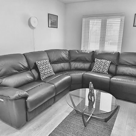 2 Bed City Centre Apt, Free Parking - Albert Clock, Customs House Belfast Exterior photo